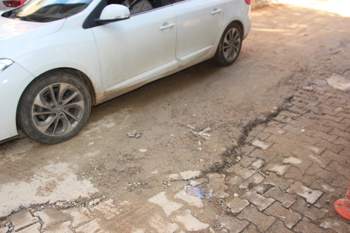 Mardin halkı: İki yıldır bitmeyen altyapı çalışmaları nedeniyle yollar köstebek yuvasına döndü