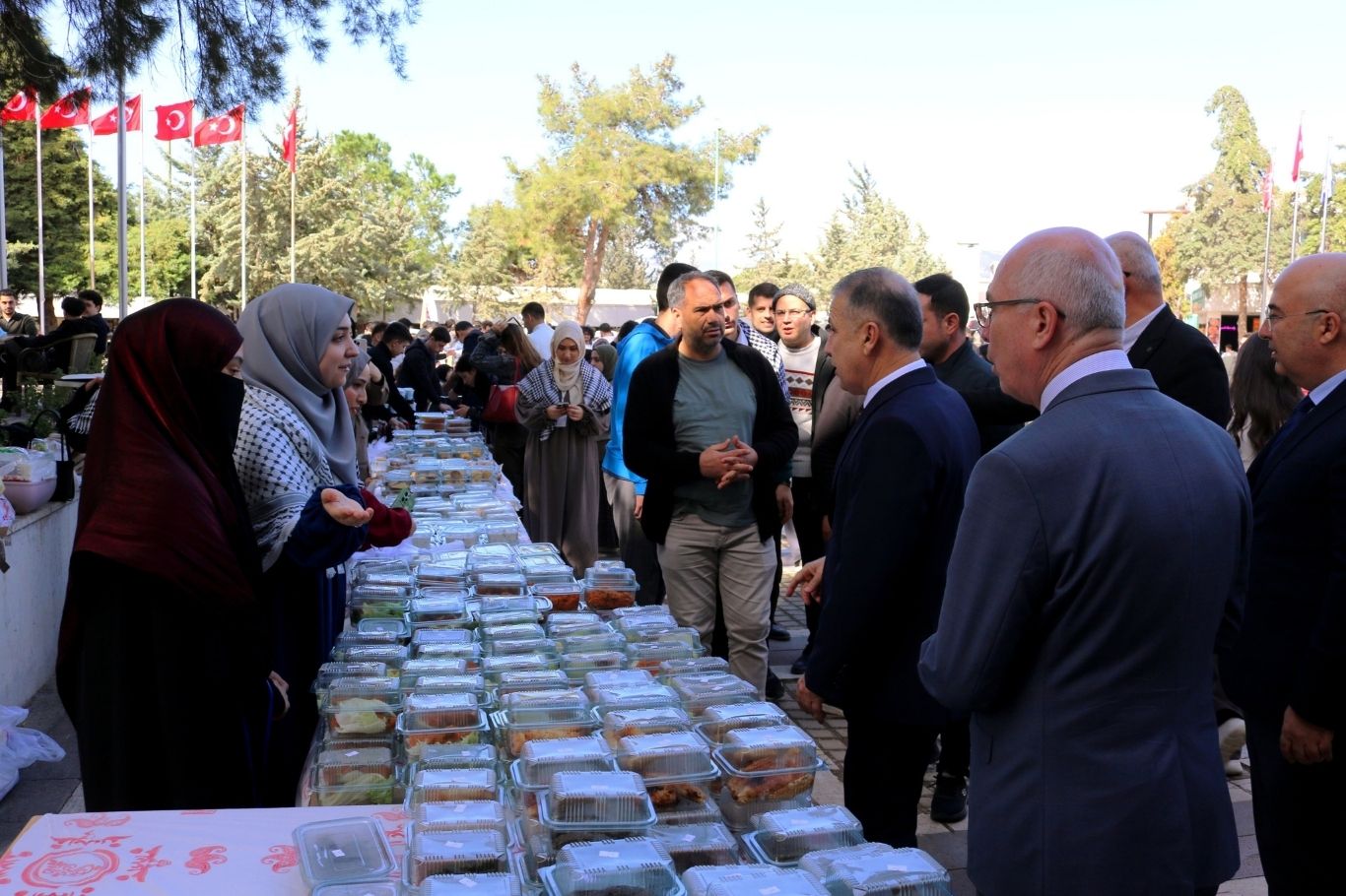 Mersin Üniversitesi’nde Gazze’ye destek için kermes düzenlendi