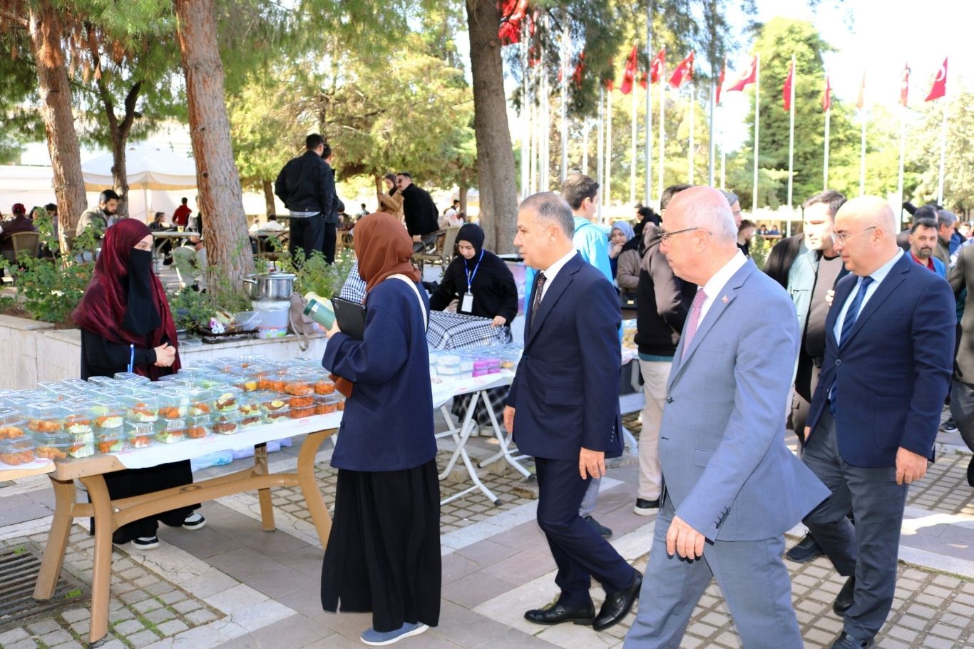 Mersin Üniversitesi’nde Gazze’ye destek için kermes düzenlendi