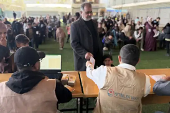 Yetimler Vakfı, Gazze'de Ramazan öncesi yetim aylıklarını dağıttı