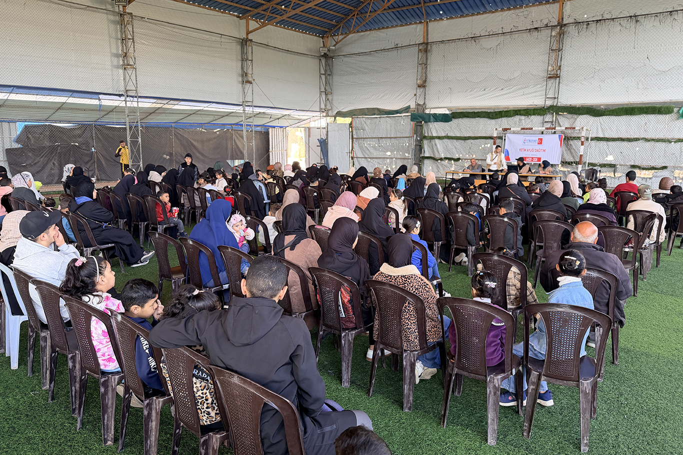 Yetimler Vakfı, Gazze'de Ramazan öncesi yetim aylıklarını dağıttı