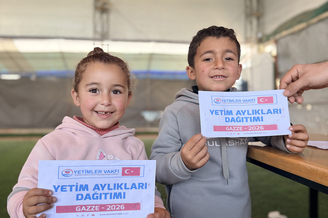 Yetimler Vakfı, Gazze'de Ramazan öncesi yetim aylıklarını dağıttı