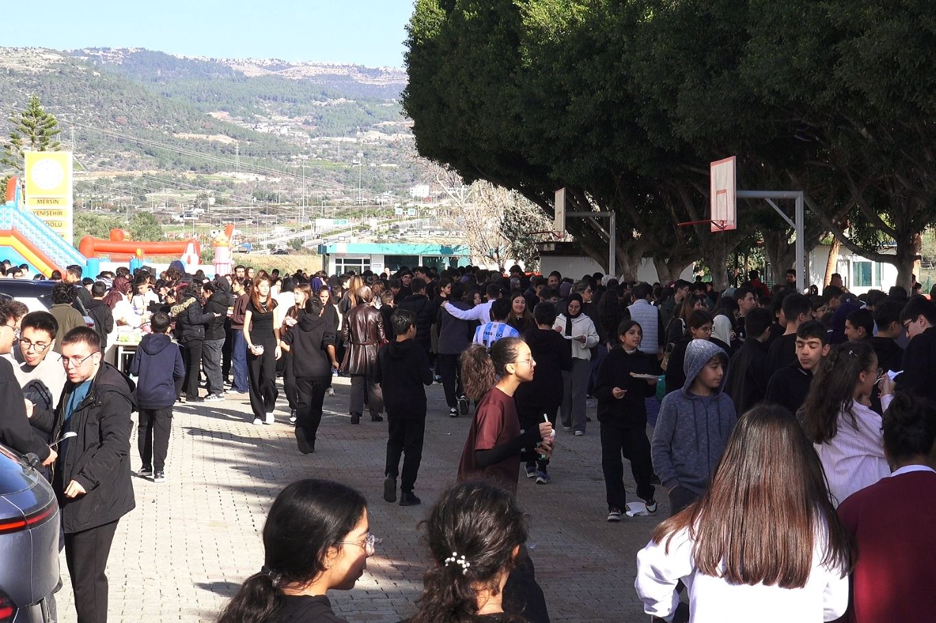 Mersin’de Ramazan coşkusu: Yardım kermesi ve şenlik bir arada 