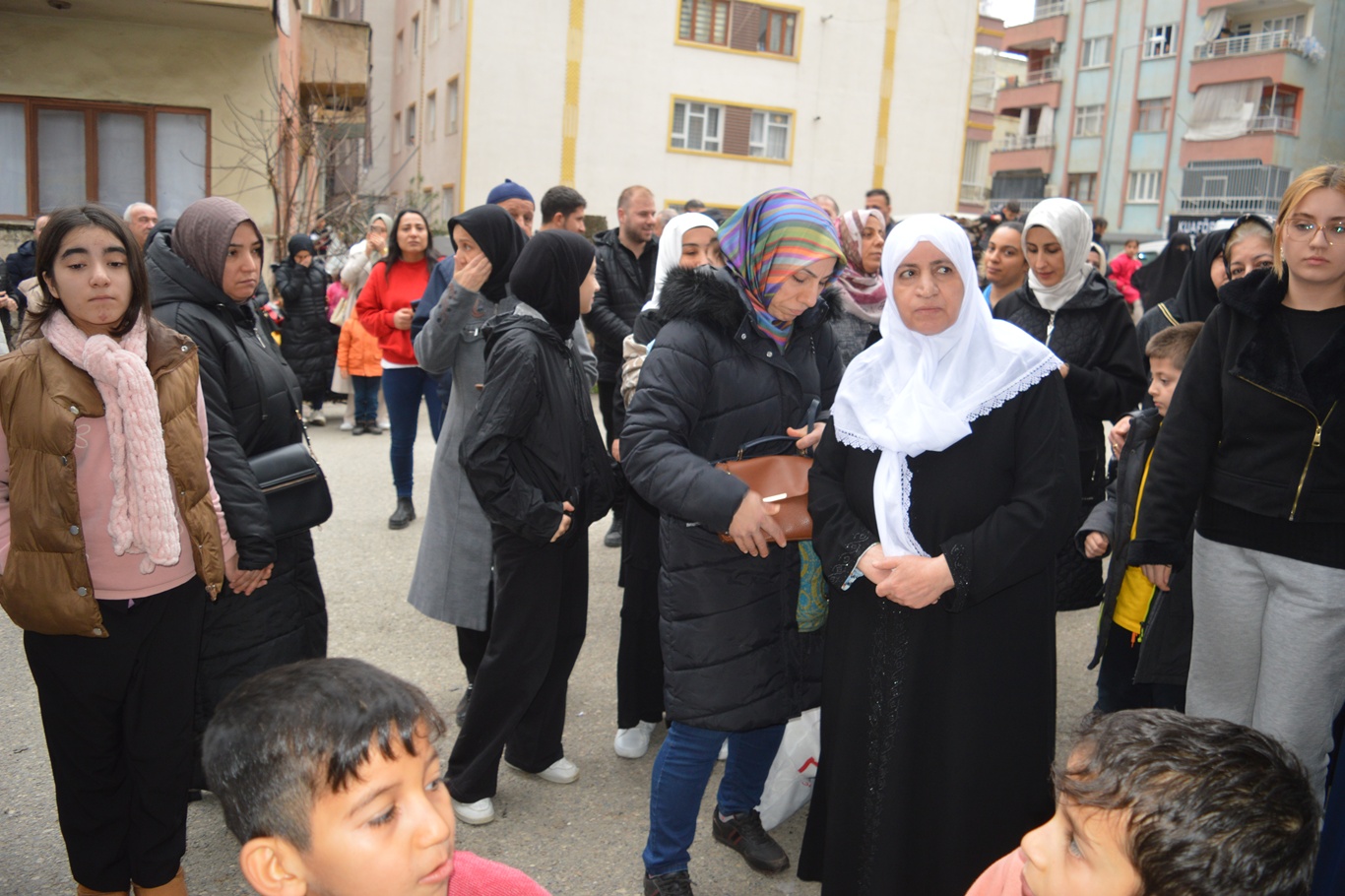 Siirt’te umreye gidenler gözyaşlarıyla uğurlandı