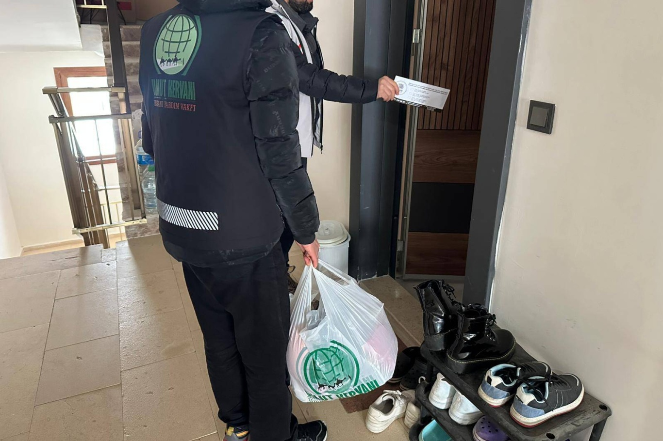 Umut Kervanı’ndan Karakoçan’da Ramazan öncesi ihtiyaç sahiplerine yardım