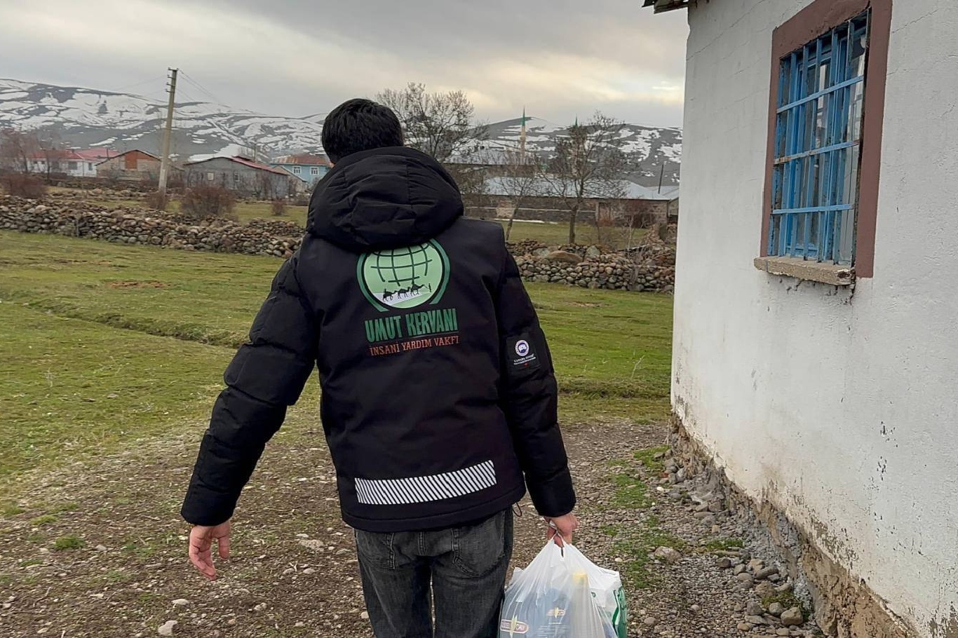 Umut Kervanı’ndan Karakoçan’da Ramazan öncesi ihtiyaç sahiplerine yardım