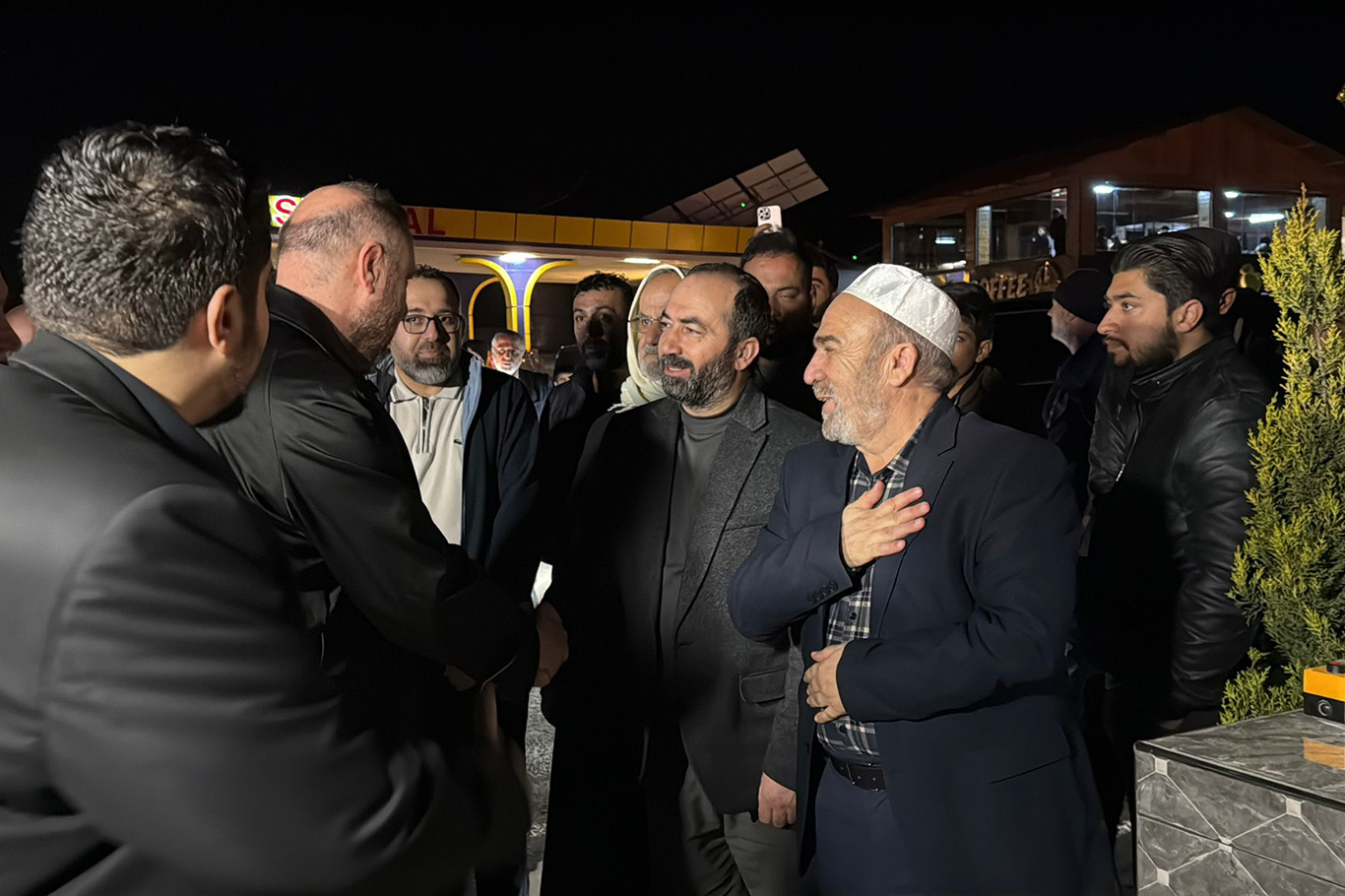 شەقامەکانی عەفرین بە کاروانی ئومێد ڕووناک بوونەتەوە