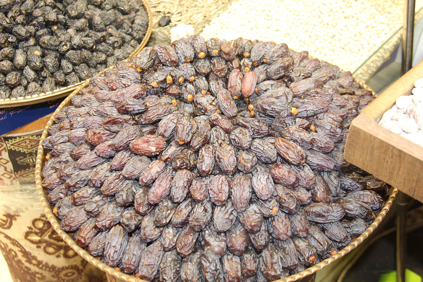 Ramazan öncesi çarşıda hareketlilik: Hurma, tahin ve pekmeze yoğun ilgi