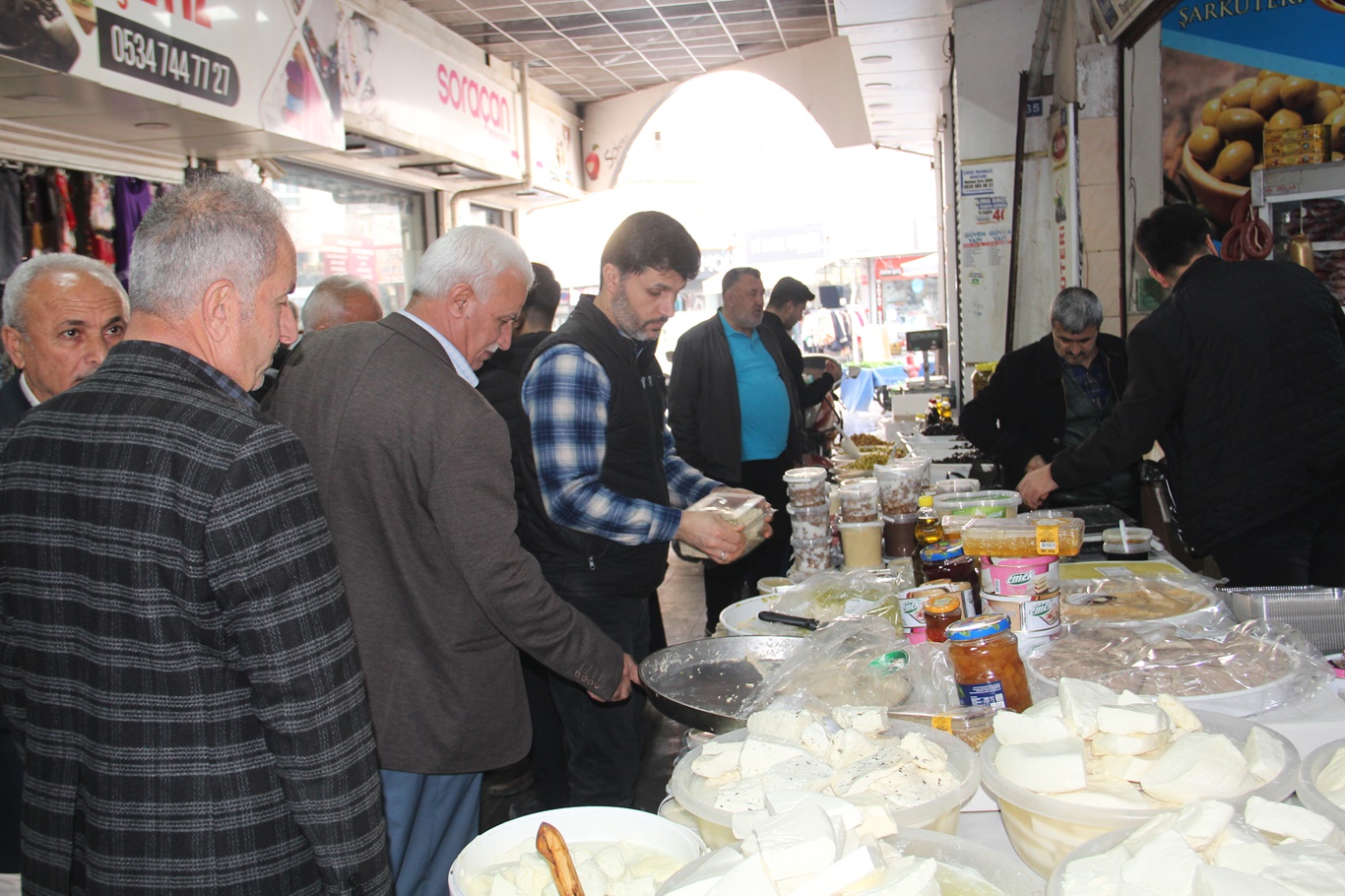 Ramazan bereketi çarşıya canlılık getirdi