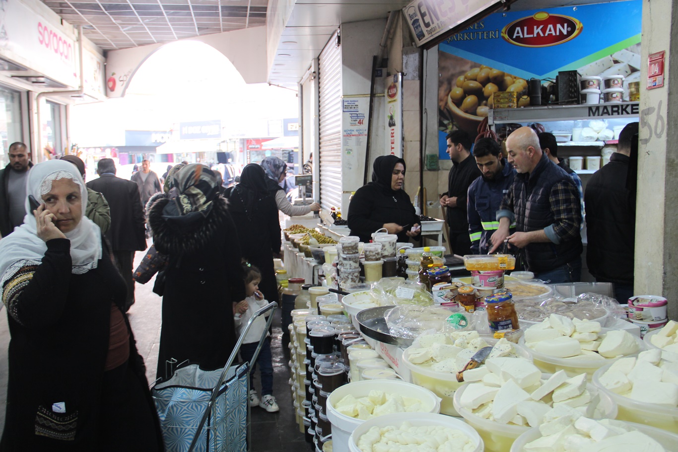 Ramazan bereketi çarşıya canlılık getirdi