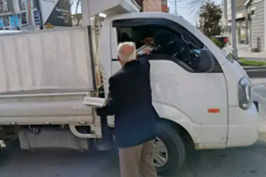 Emeklilerden Ramazan öncesi imsakiye dağıtımı