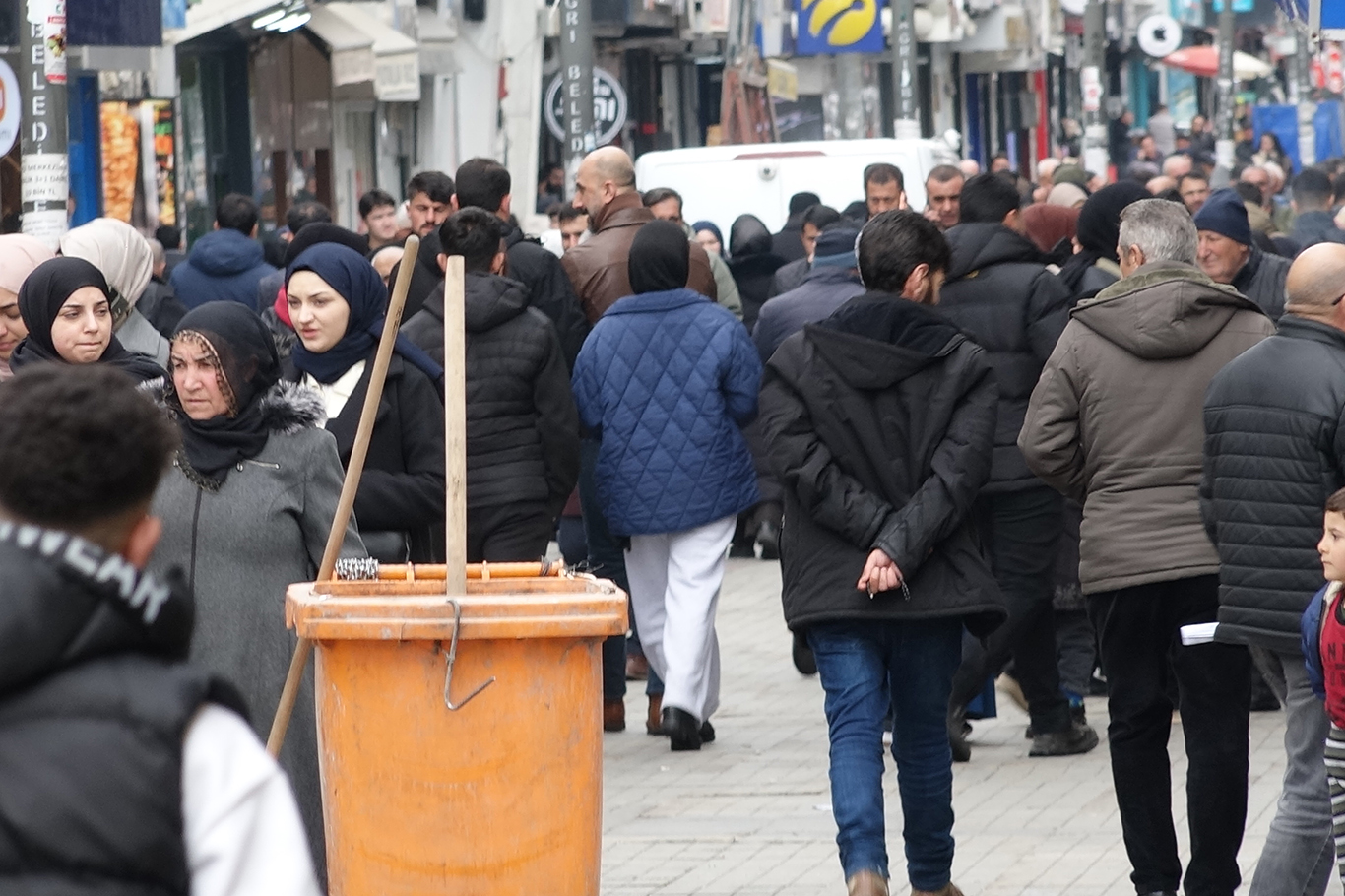 Halka sorduk, Ramazan'da işletmeler açık olsun mu?