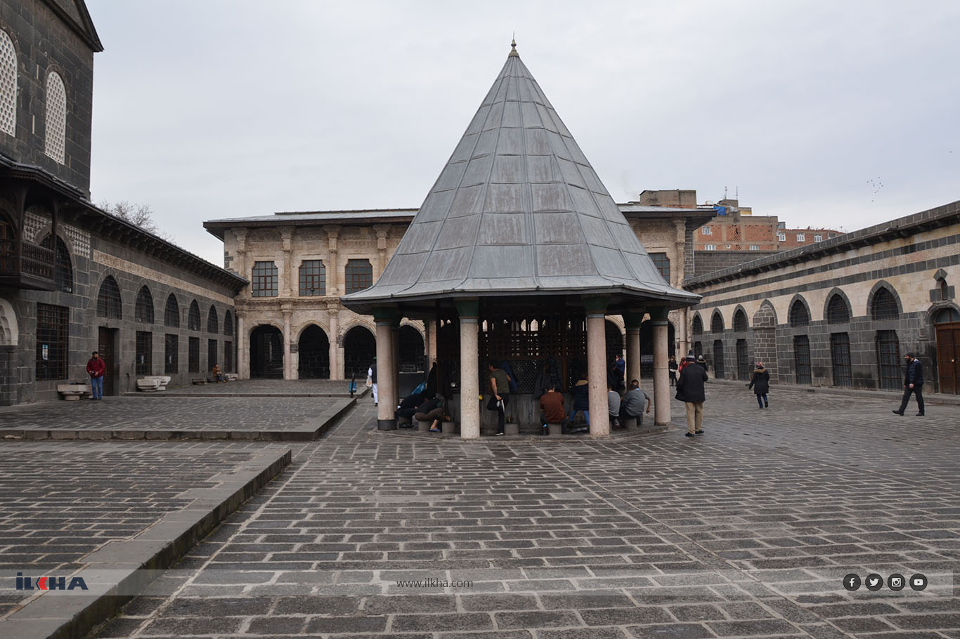 رسائل شعبية بمناسبة شهر رمضان: دعوات لتعزيز التكافل وترسيخ روح الوحدة وعدم نسيان غزة