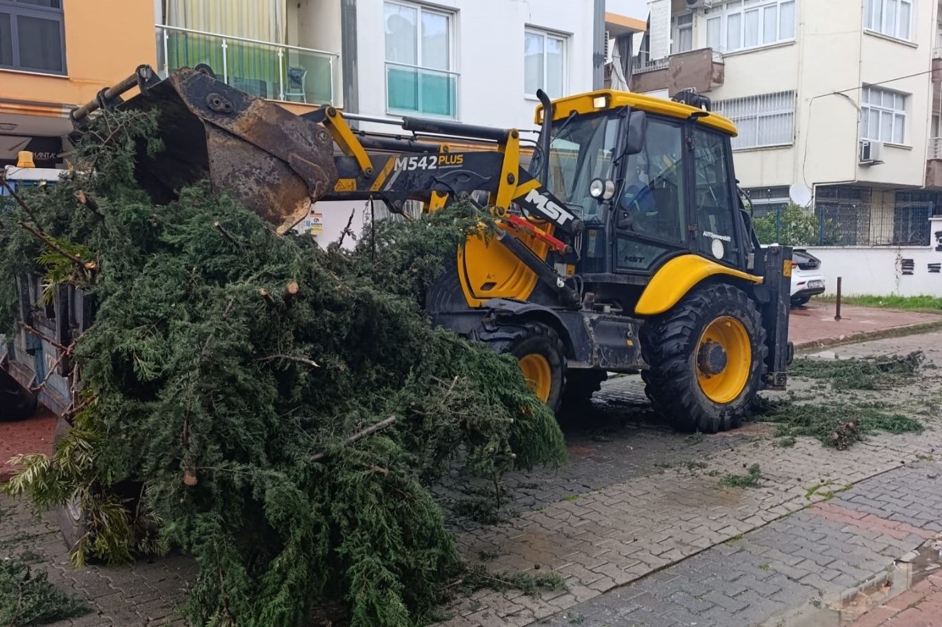 Mersin’de fırtına etkili oldu
