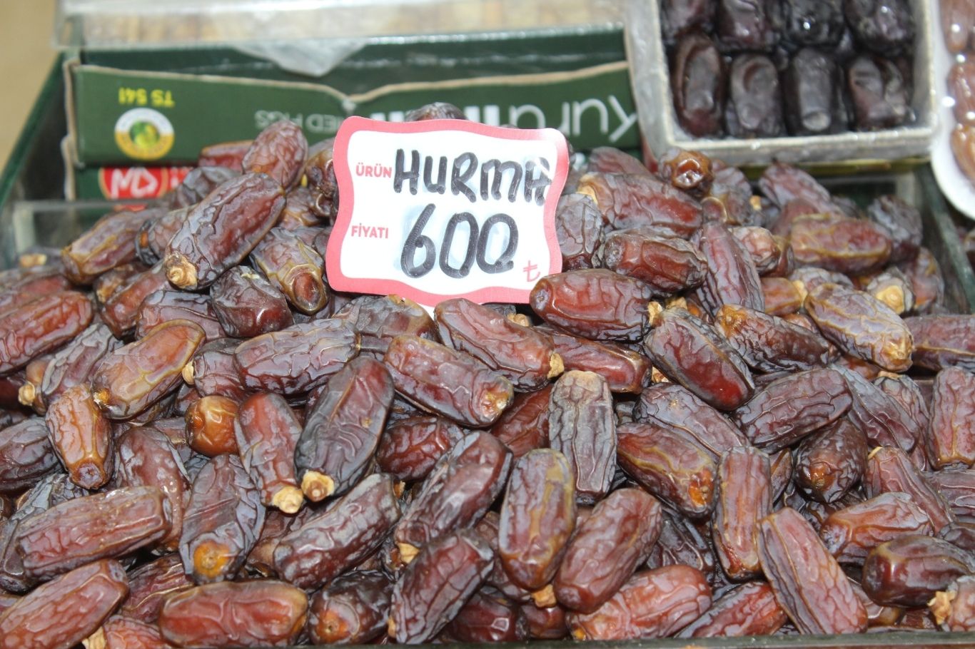 Ramazan öncesi hurma fiyatları geriledi