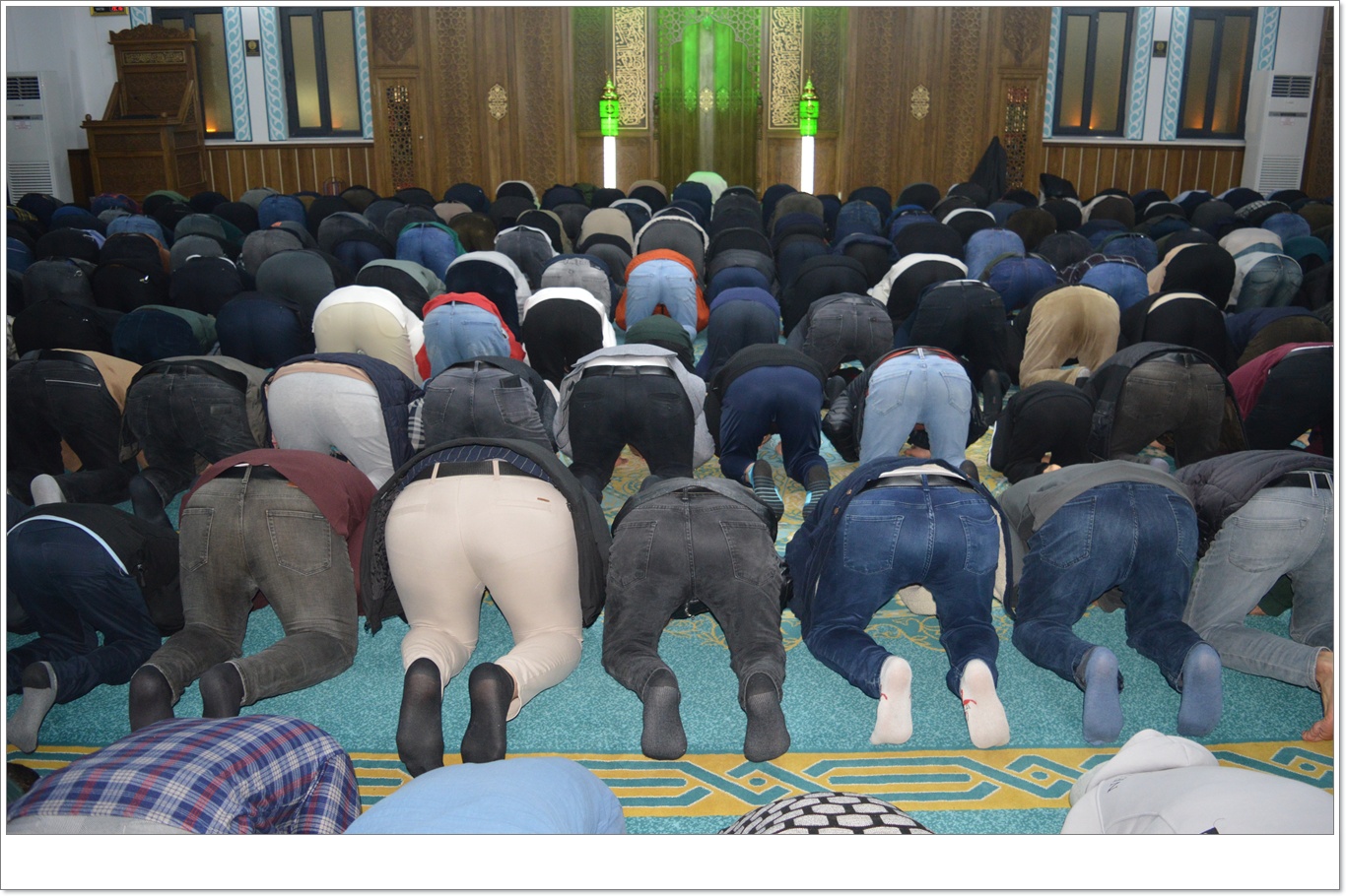  Siirt’te ilk teravih coşkusu: Camiler ailece doldu taştı