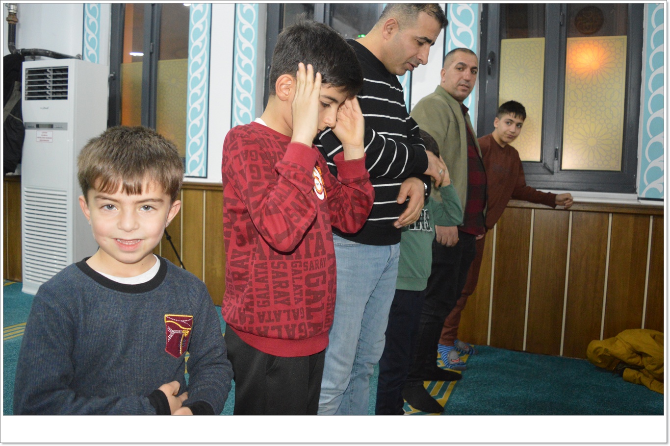  Siirt’te ilk teravih coşkusu: Camiler ailece doldu taştı