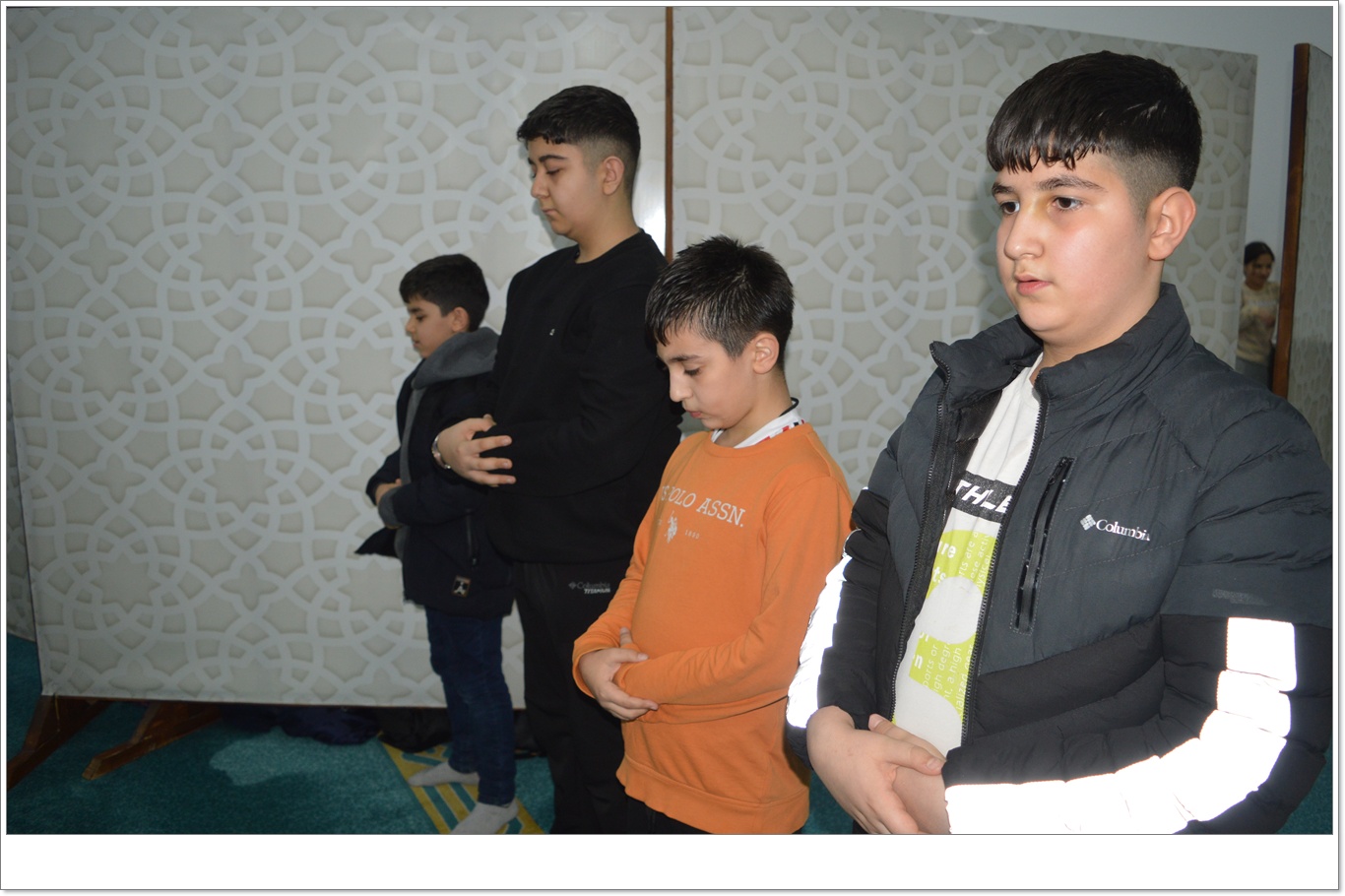  Siirt’te ilk teravih coşkusu: Camiler ailece doldu taştı