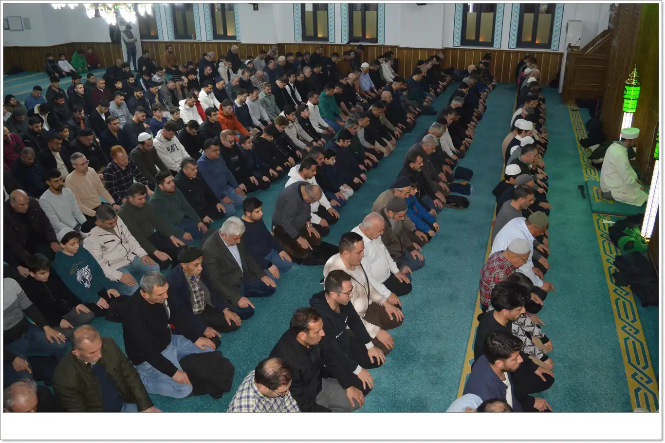  Siirt’te ilk teravih coşkusu: Camiler ailece doldu taştı