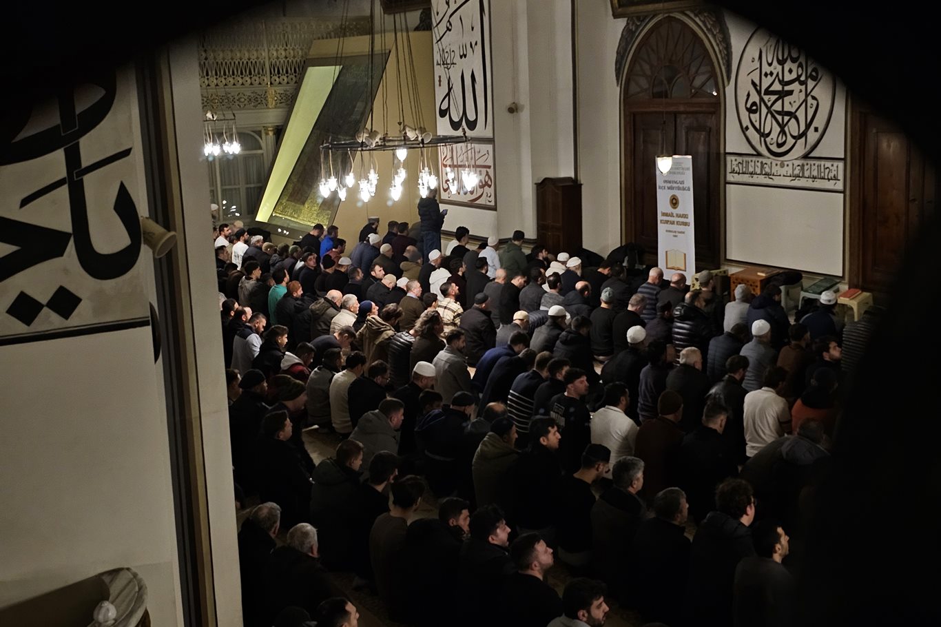 Bursa’da ilk teravih sevinci: Tarihi Ulu Camii dolup taştı