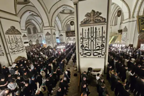 Bursa’da ilk teravih sevinci: Tarihi Ulu Camii dolup taştı