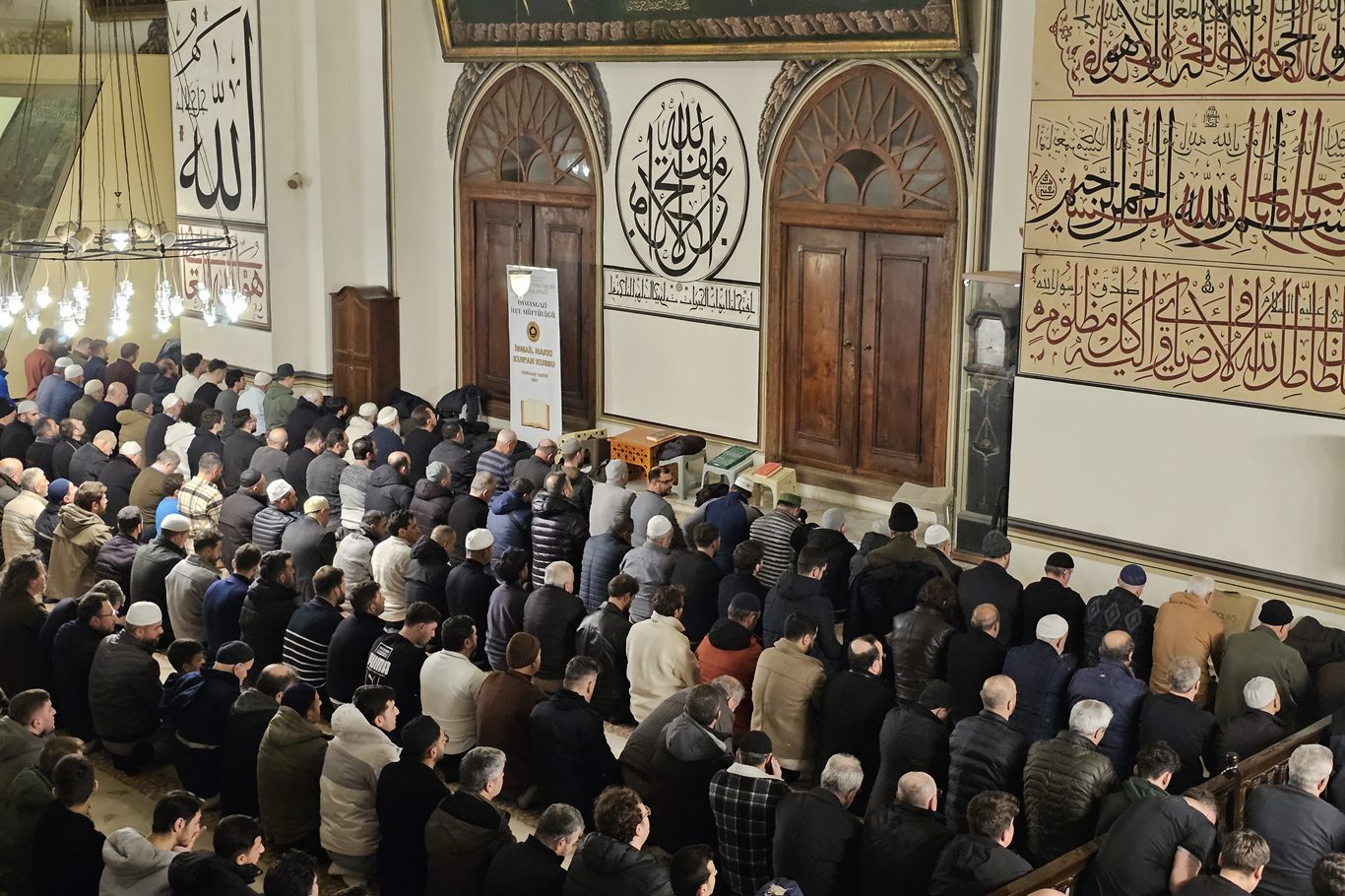 Bursa’da ilk teravih sevinci: Tarihi Ulu Camii dolup taştı