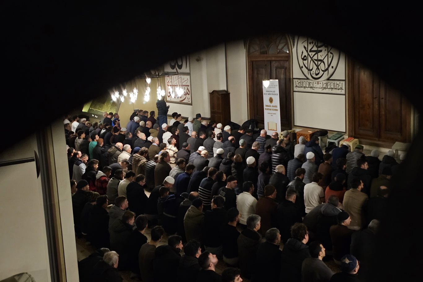 Bursa’da ilk teravih sevinci: Tarihi Ulu Camii dolup taştı