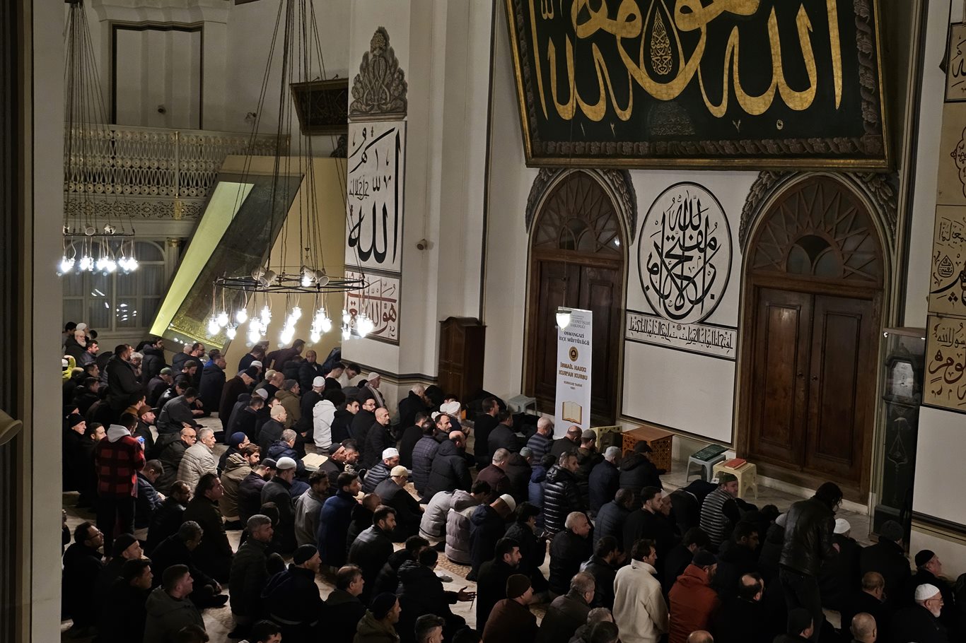 Bursa’da ilk teravih sevinci: Tarihi Ulu Camii dolup taştı