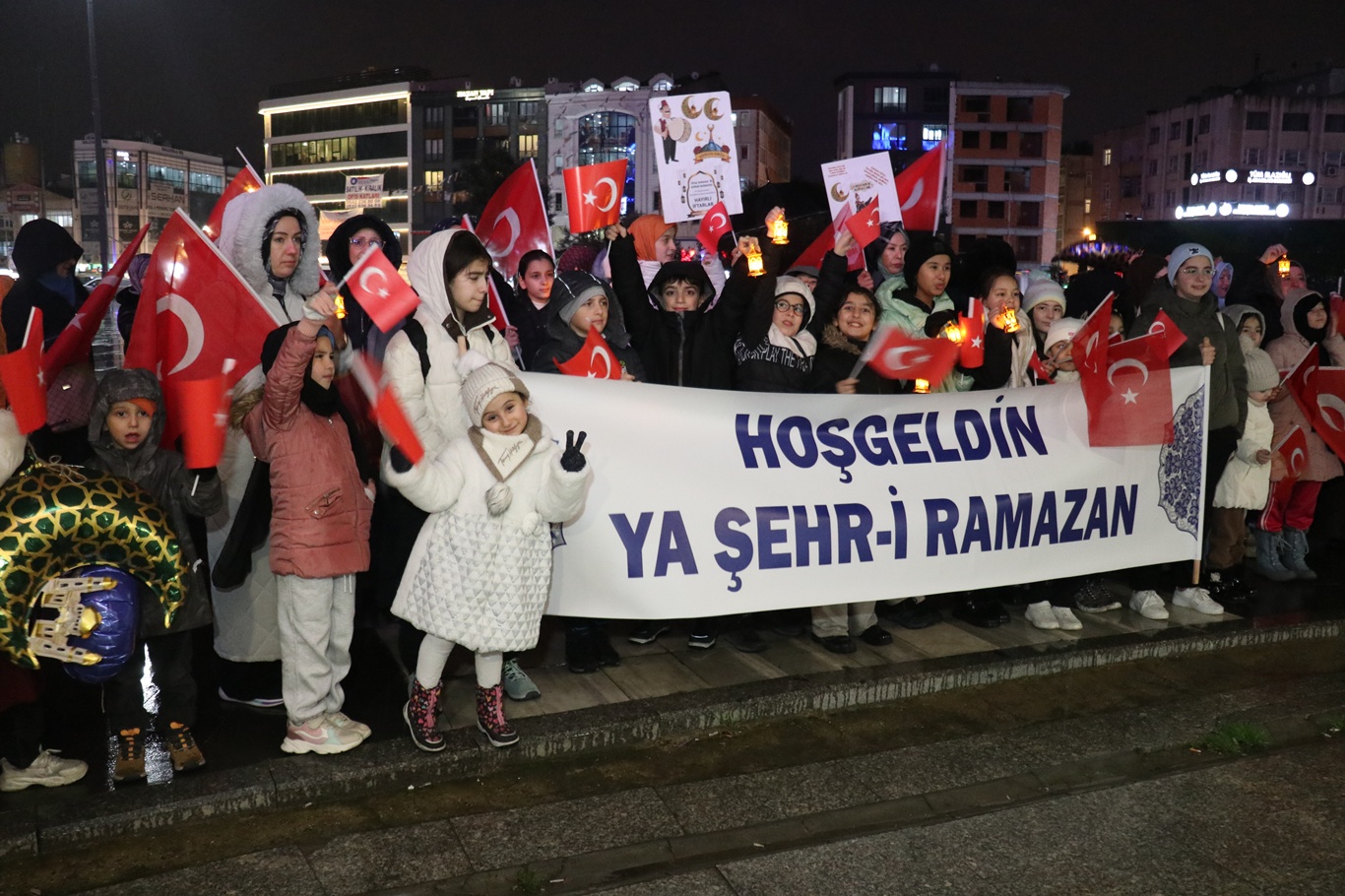 Çocuklardan "Hoş geldin Ramazan" yürüyüşü