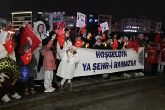 Çocuklardan "Hoş geldin Ramazan" yürüyüşü