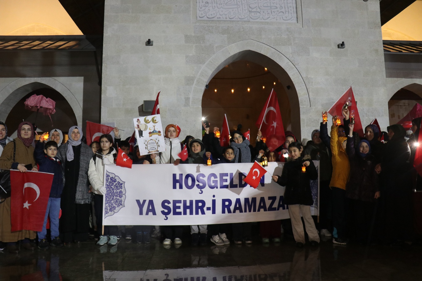 Çocuklardan "Hoş geldin Ramazan" yürüyüşü