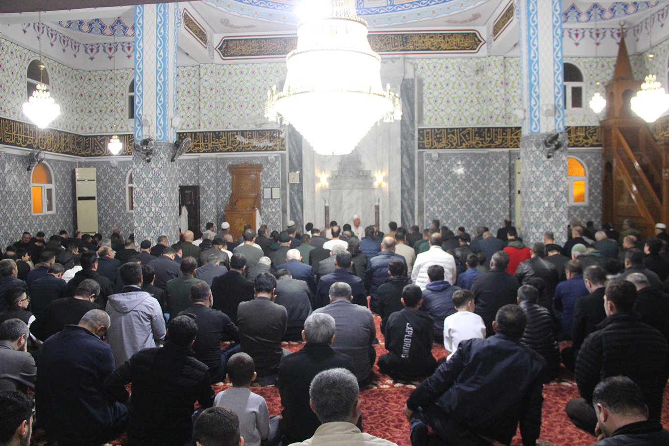 Ramazan ayının ilk teravihinde Cizreliler camilere akın etti