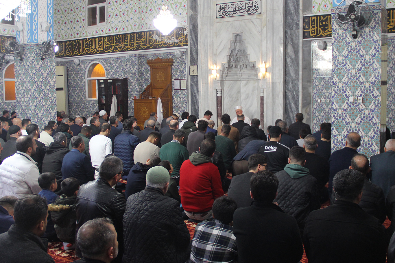 Ramazan ayının ilk teravihinde Cizreliler camilere akın etti