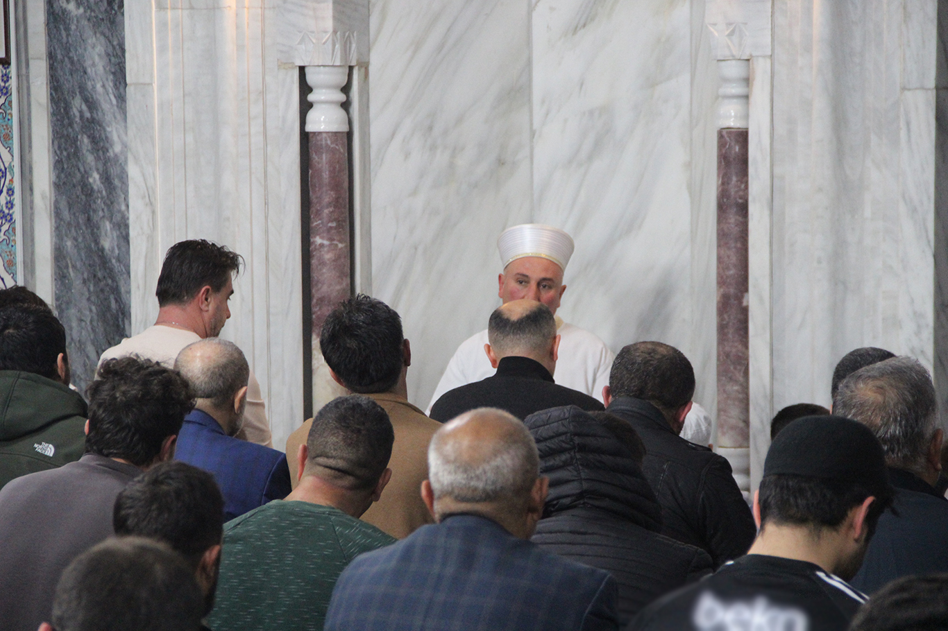 Ramazan ayının ilk teravihinde Cizreliler camilere akın etti