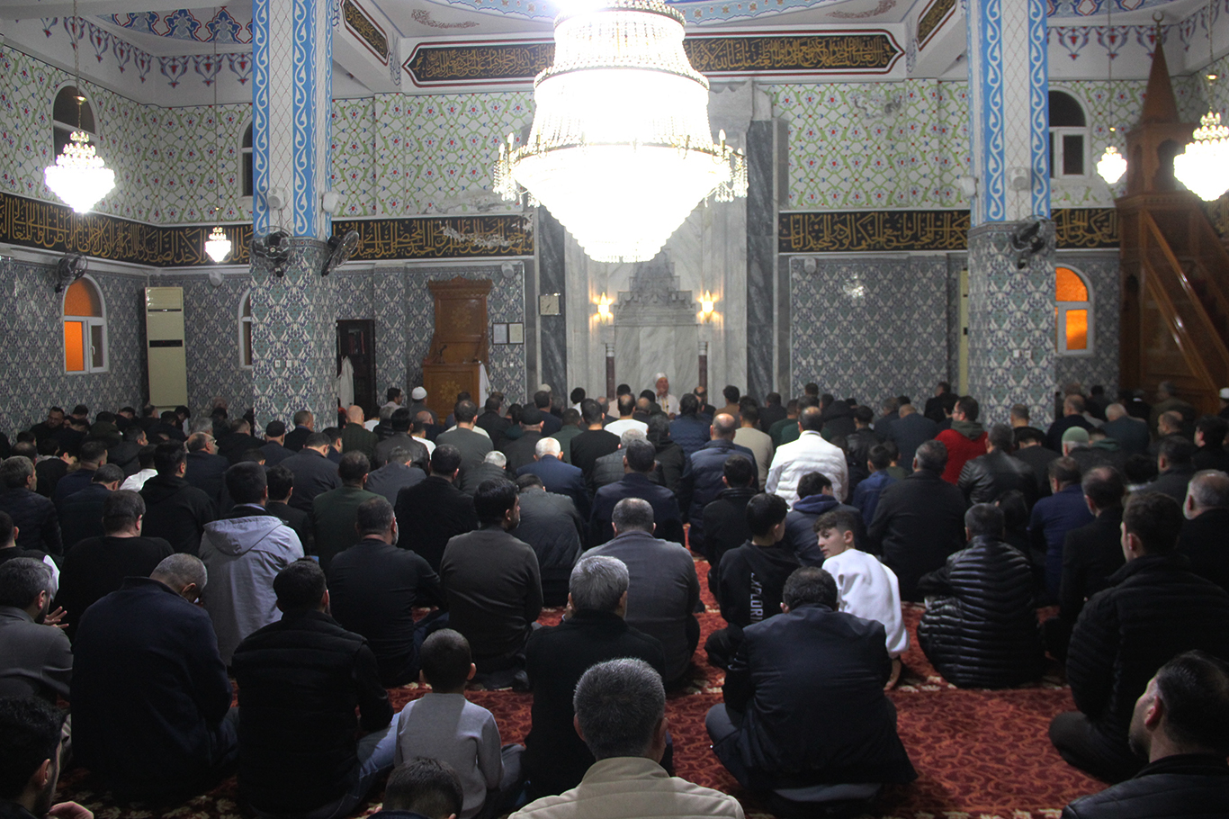 Ramazan ayının ilk teravihinde Cizreliler camilere akın etti