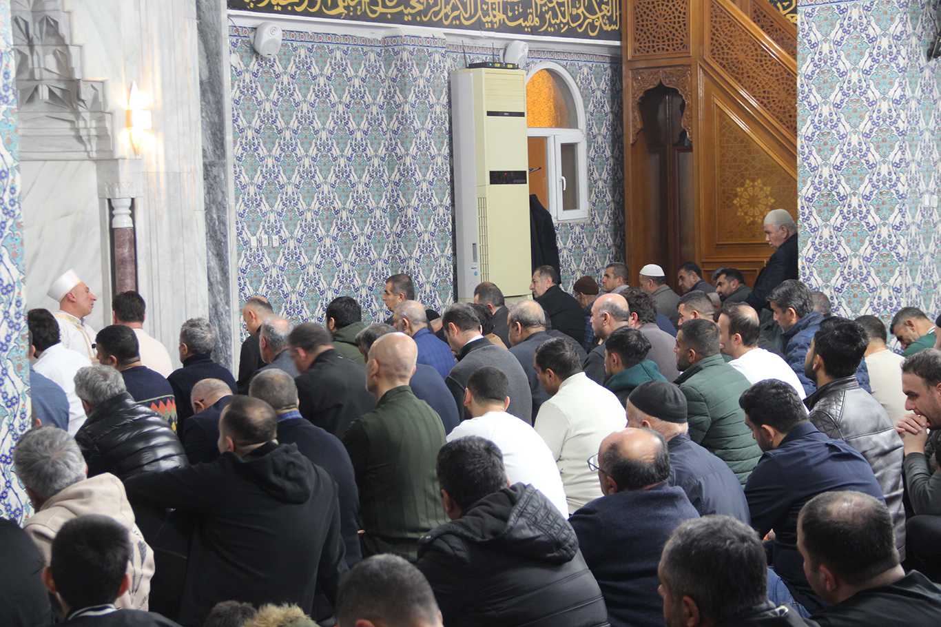 Ramazan ayının ilk teravihinde Cizreliler camilere akın etti