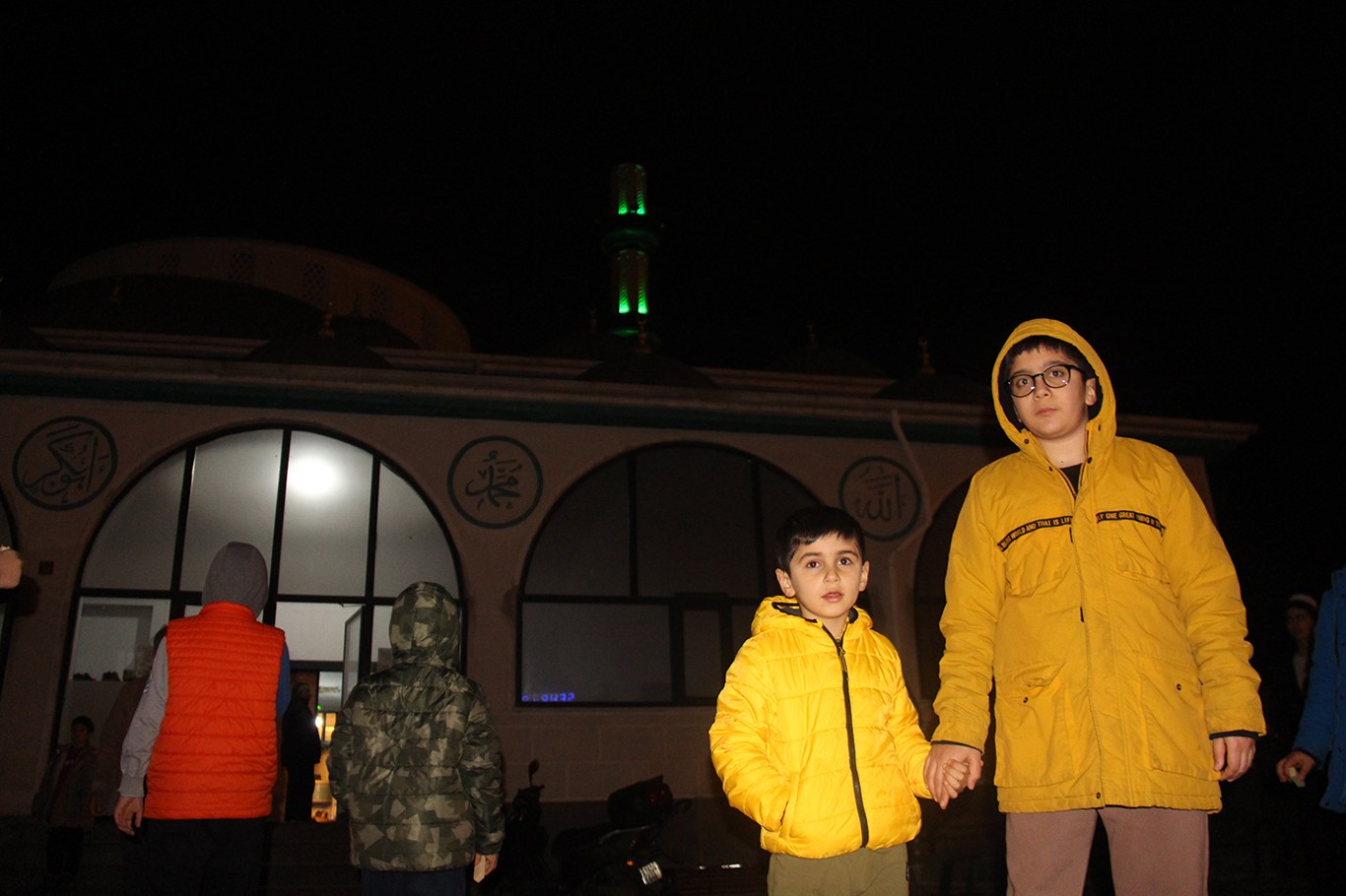 Diyarbakırlılar teravih namazı için camilerde saf tuttu