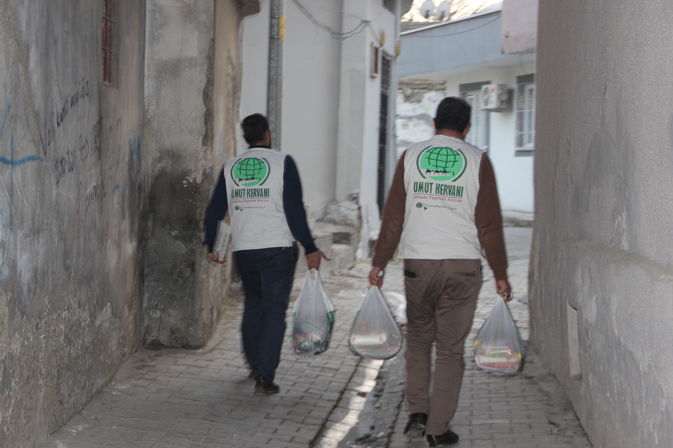 Umut Kervanı Cizre’de Ramazan yardımlarına başladı