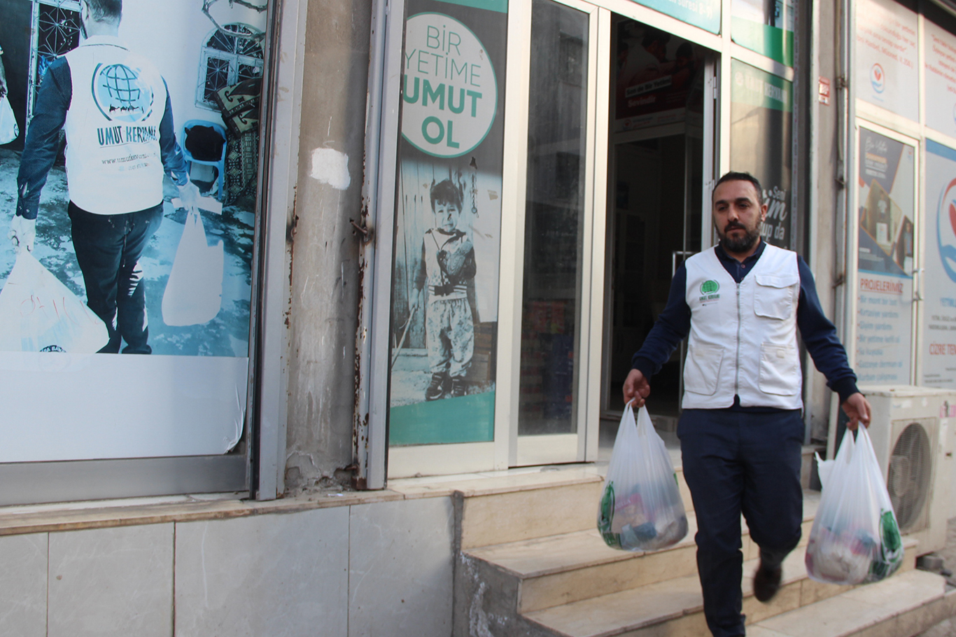Umut Kervanı Cizre’de Ramazan yardımlarına başladı