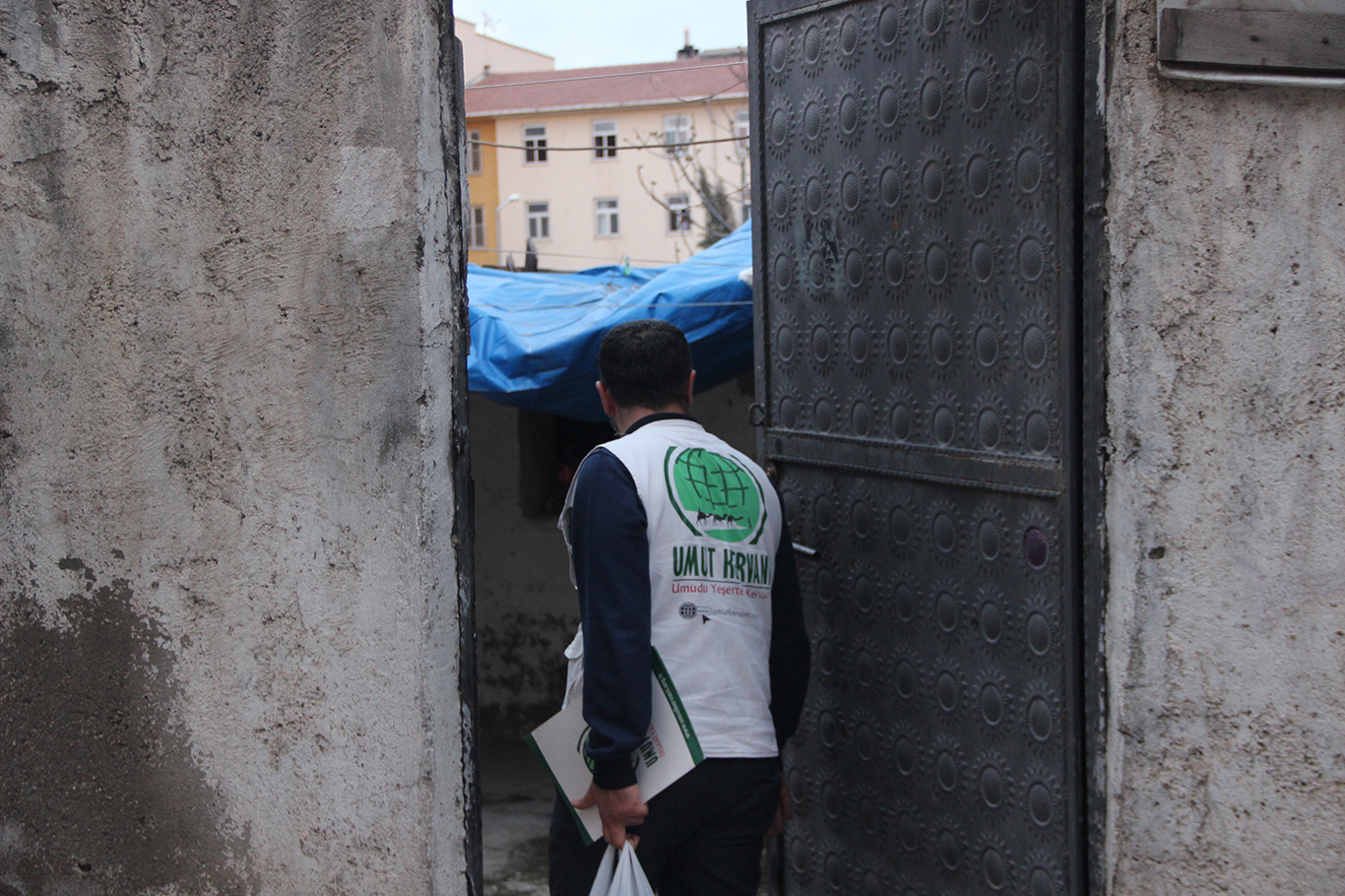 Umut Kervanı Cizre’de Ramazan yardımlarına başladı