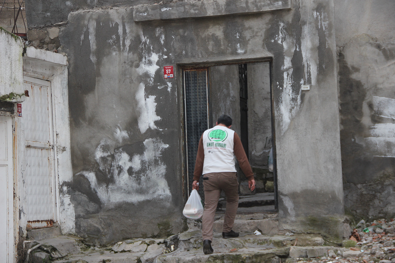 Umut Kervanı Cizre'de Ramazan ayı yardımlarına başladı