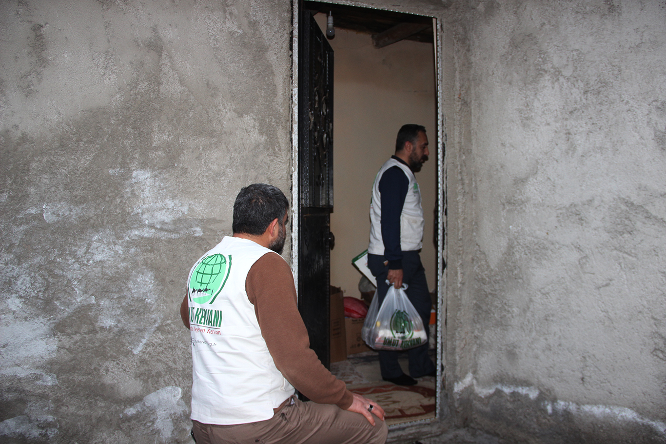 Umut Kervanı Cizre’de Ramazan yardımlarına başladı