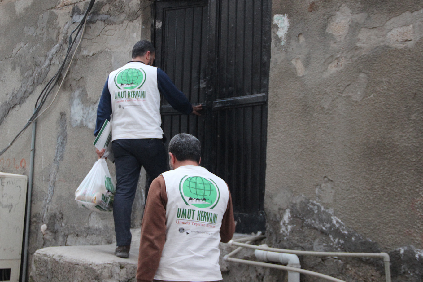 Umut Kervanı Cizre’de Ramazan yardımlarına başladı