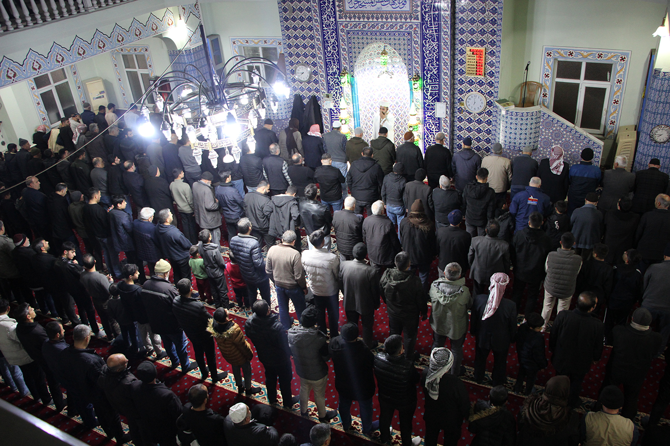 Gaziantep'te ilk teravih coşku ve heyecanla kılındı