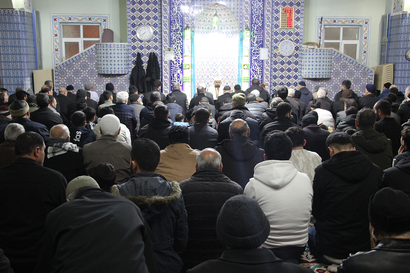 Gaziantep'te ilk teravih coşku ve heyecanla kılındı