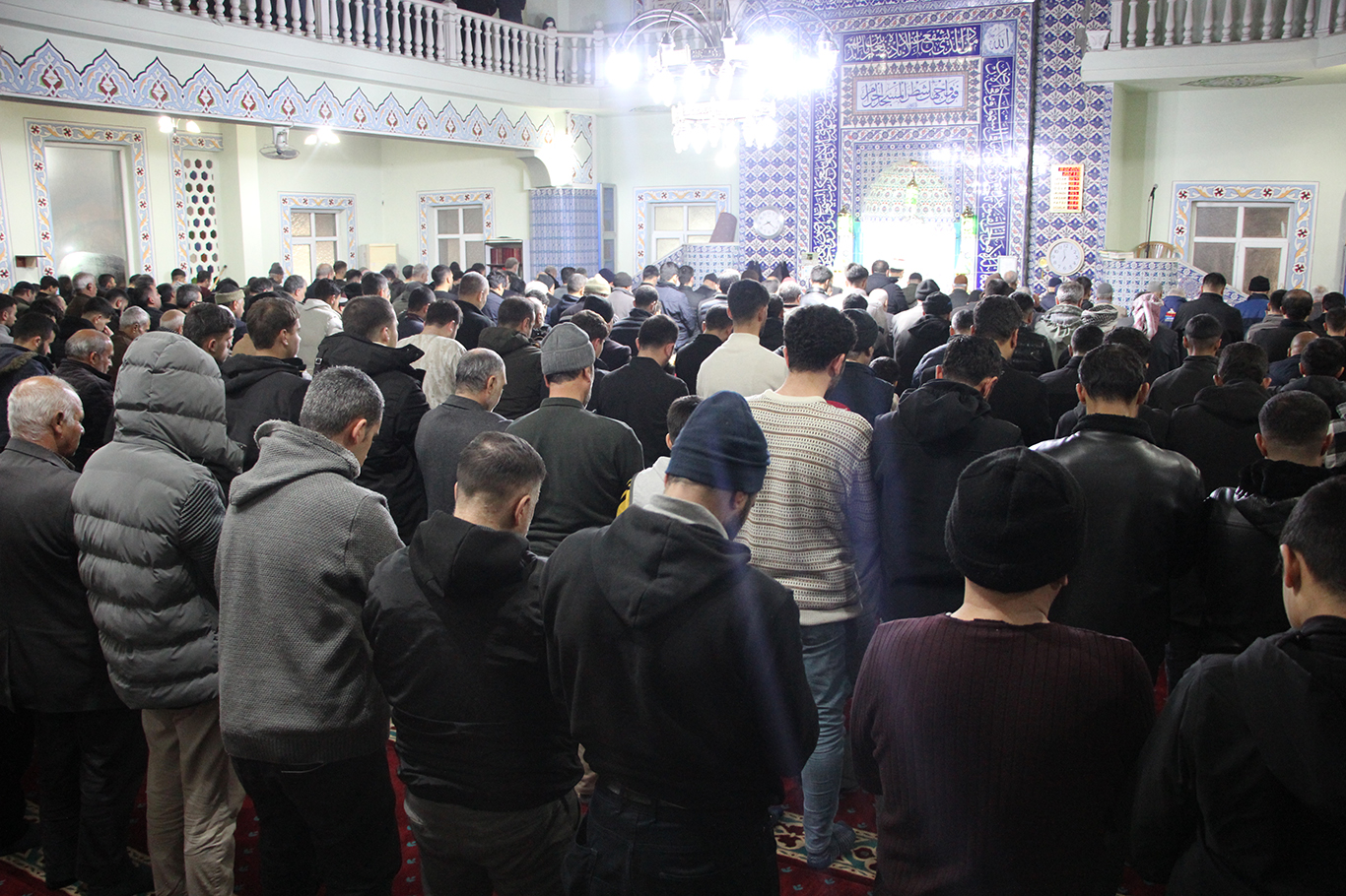 Gaziantep'te ilk teravih coşku ve heyecanla kılındı