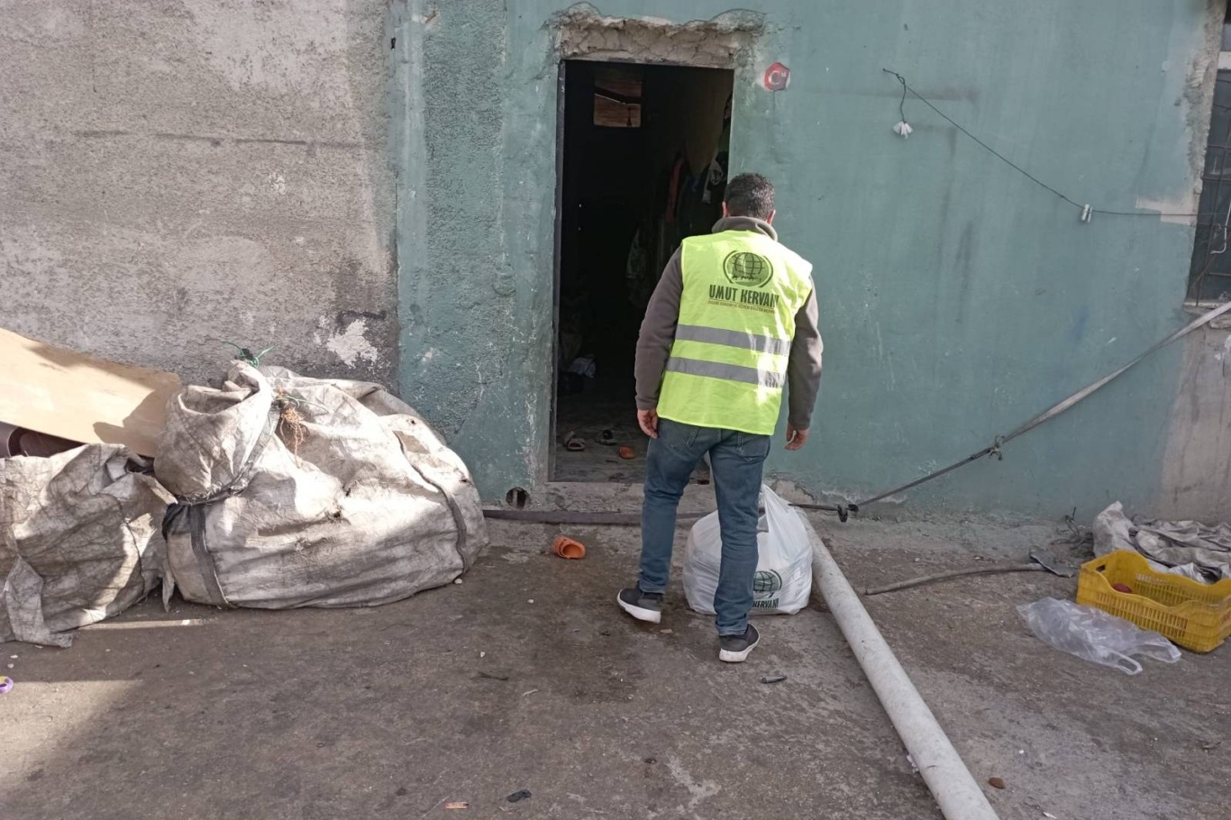 Akçakale’de ihtiyaç sahibi ailelere Ramazan kumanyası dağıtıldı