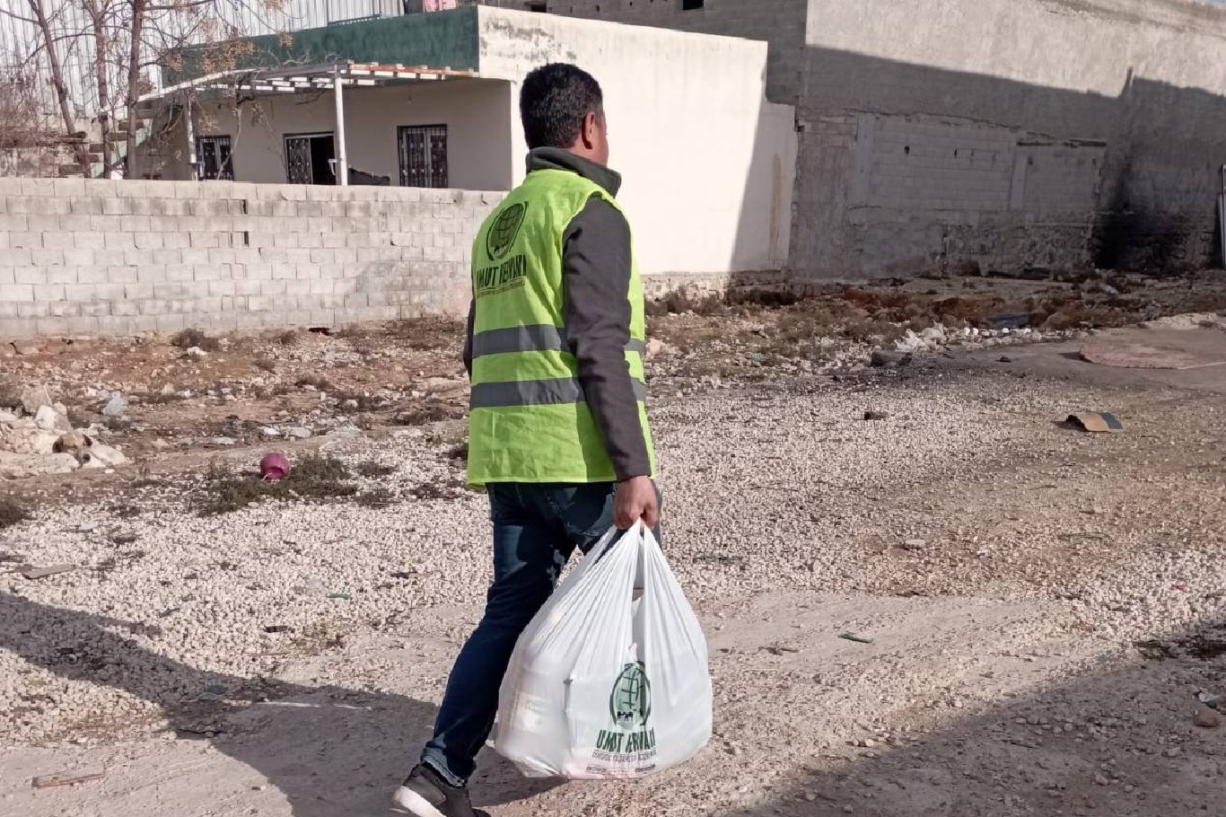 Akçakale’de ihtiyaç sahibi ailelere Ramazan kumanyası dağıtıldı