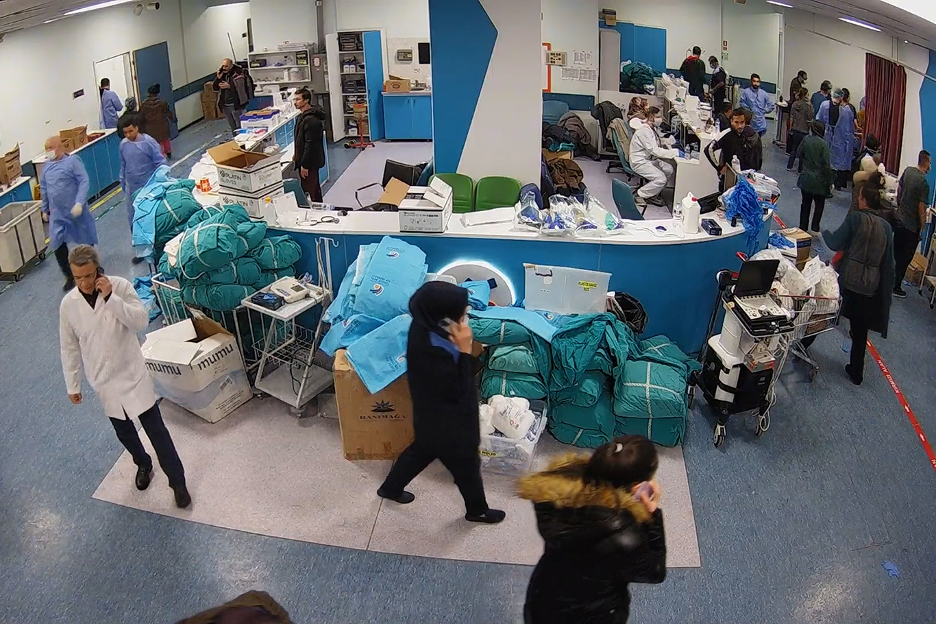 Ameliyat sırasında depreme yakalandılar, hastaneyi terk etmeyip hastayı korudular