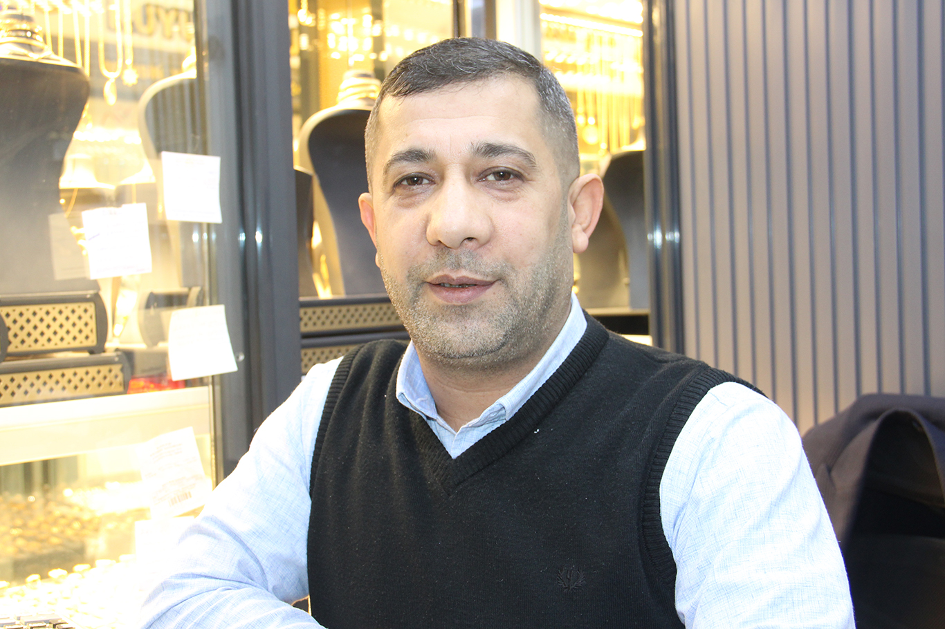 Altın fiyatlarındaki dalgalanma esnafı ve vatandaşı kararsız bırakıyor